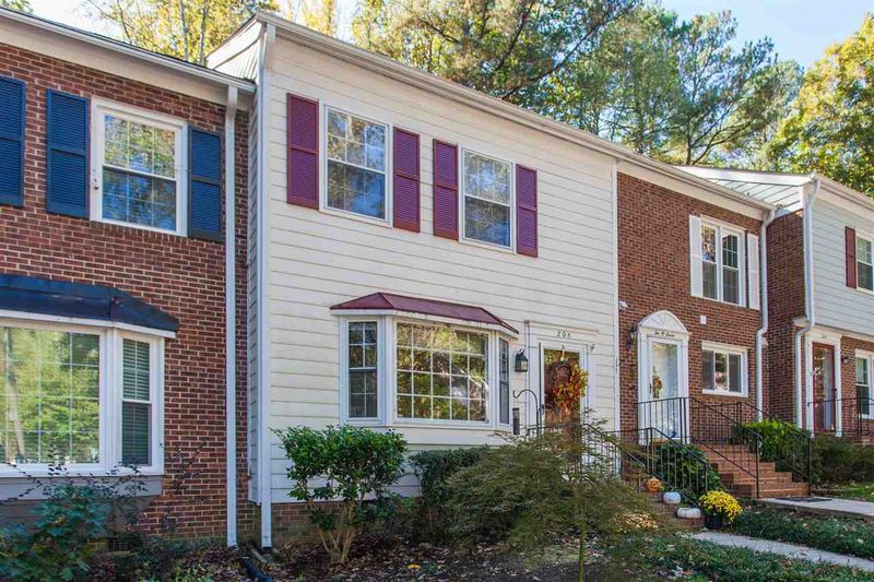 205 Barbary Ct, Cary, NC 27511