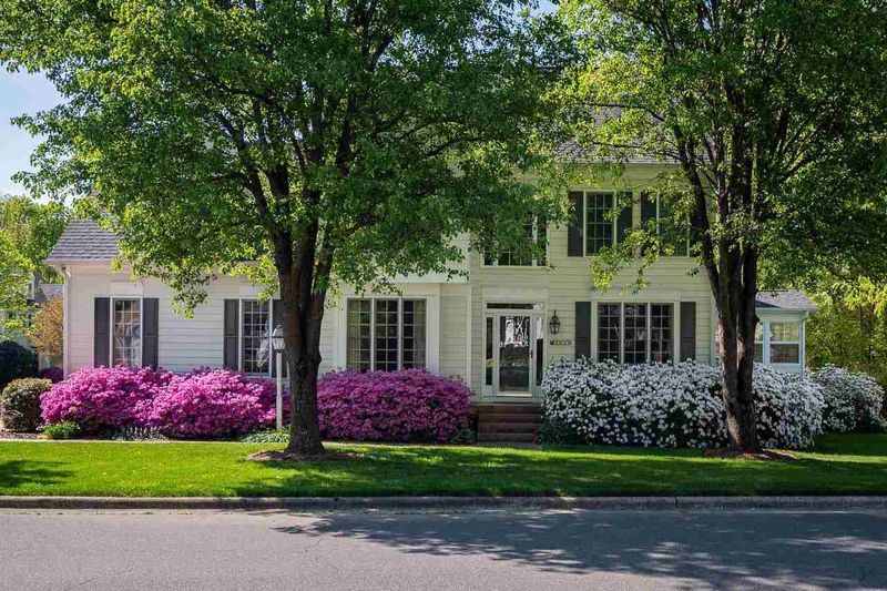 205 Chippoaks Dr, Chapel Hill, NC 27514