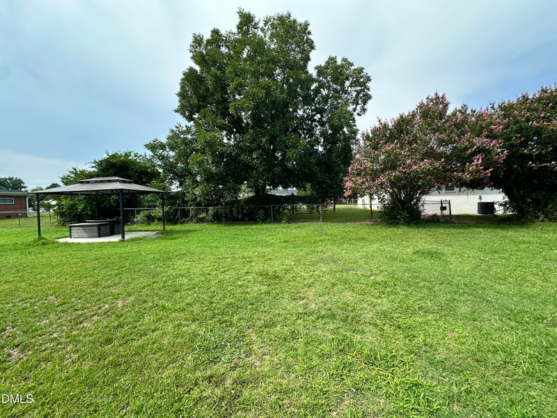 205 Cloverdale Dr, Smithfield, NC 27577