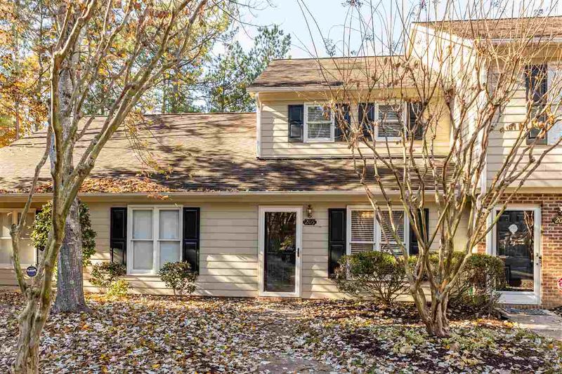 205 Gatehouse Ln, Durham, NC 27707