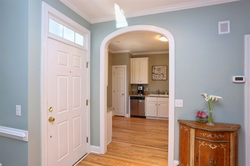205 Greenview Dr, Chapel Hill, NC 27516