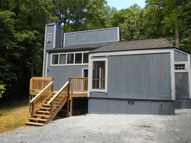 205 Holly Ridge Rd, Chapel Hill, NC 27516