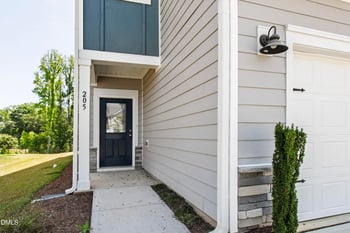 205 Joneshaven Dr, Fuquay Varina, NC 27526