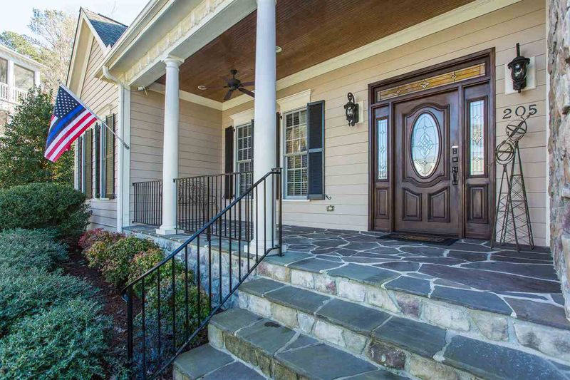 205 Kennondale Ct, Cary, NC 27519