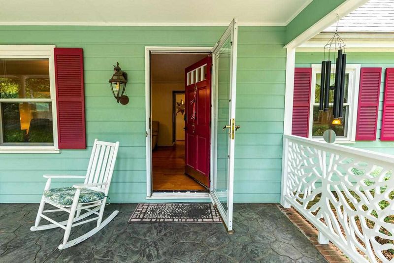 205 Laurie Ln, Cary, NC 27513