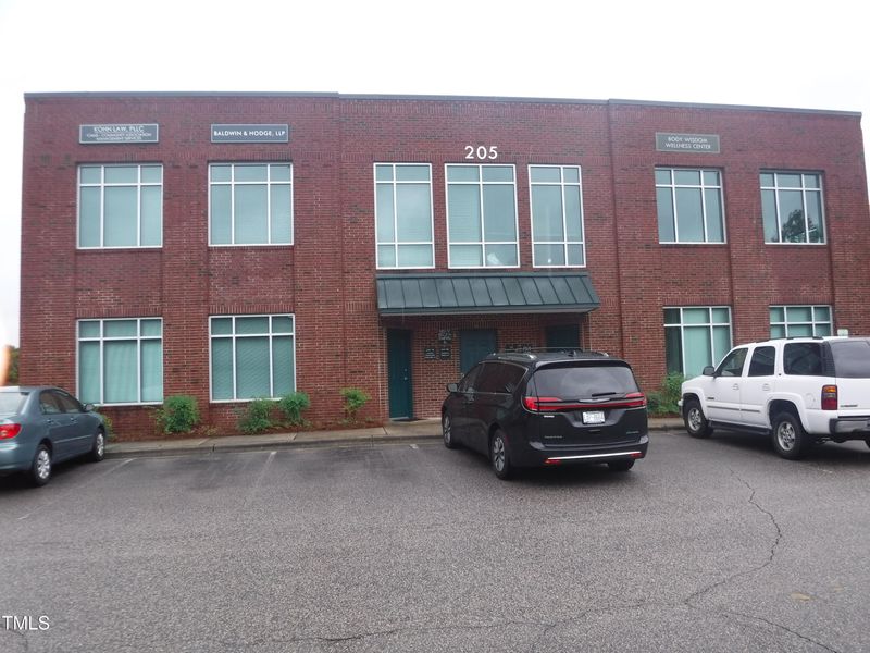 205 W Millbrook Rd #205, Raleigh, NC 27609