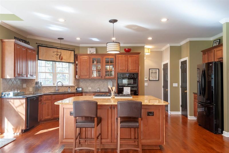 205 Morganford Pl, Cary, NC 27518