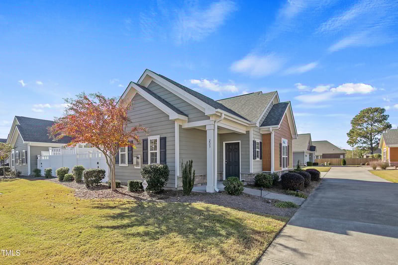 205 Nandina Ct, Fayetteville, NC 28311