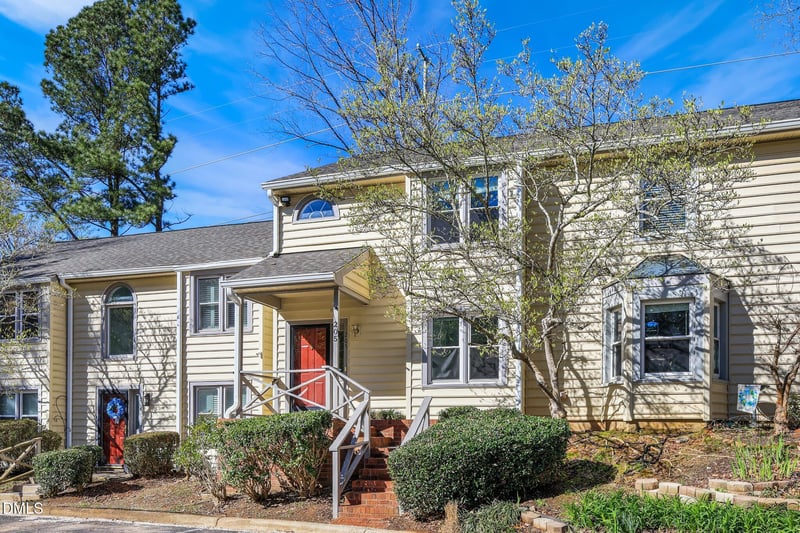 205 Oak Hollow Ct, Raleigh, NC 27613