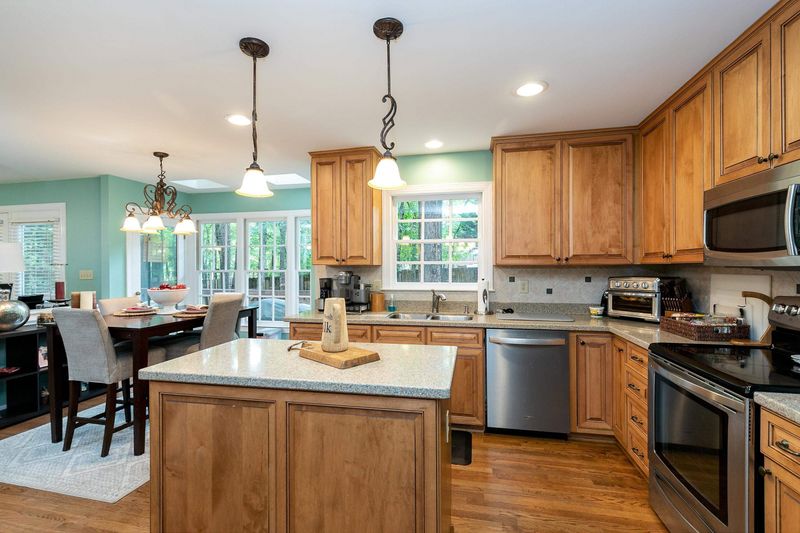 205 Parkmeadow Dr, Cary, NC 27519