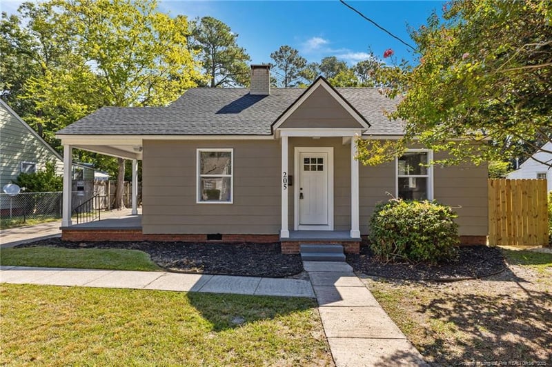205 Pinecrest Dr, Fayetteville, NC 28305