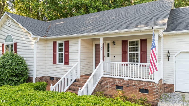 205 Smiths Creek Dr, Clayton, NC 27520
