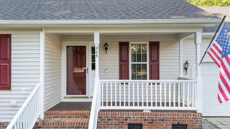 205 Smiths Creek Dr, Clayton, NC 27520