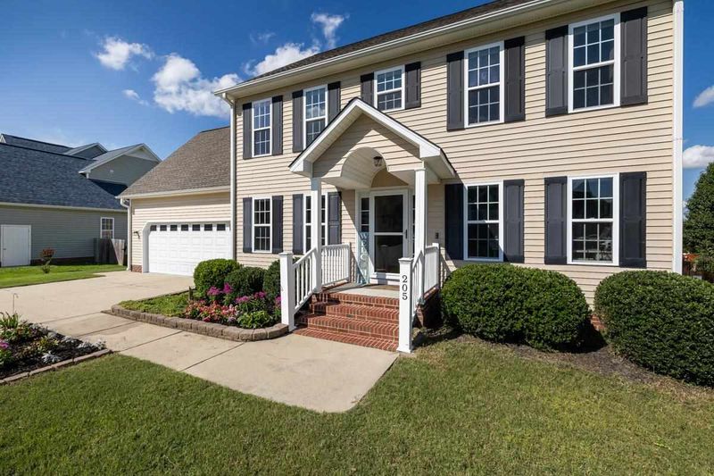 205 Snowberry Ln, Smithfield, NC 27577