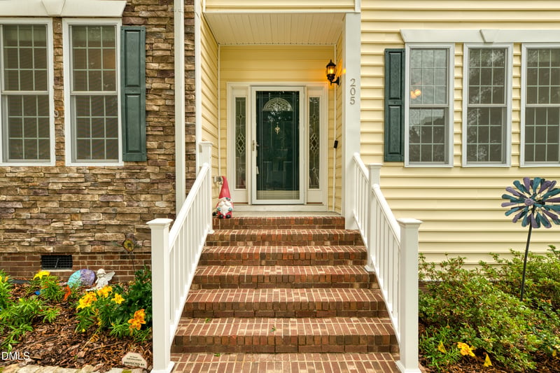 205 Swansboro Dr, Cary, NC 27519