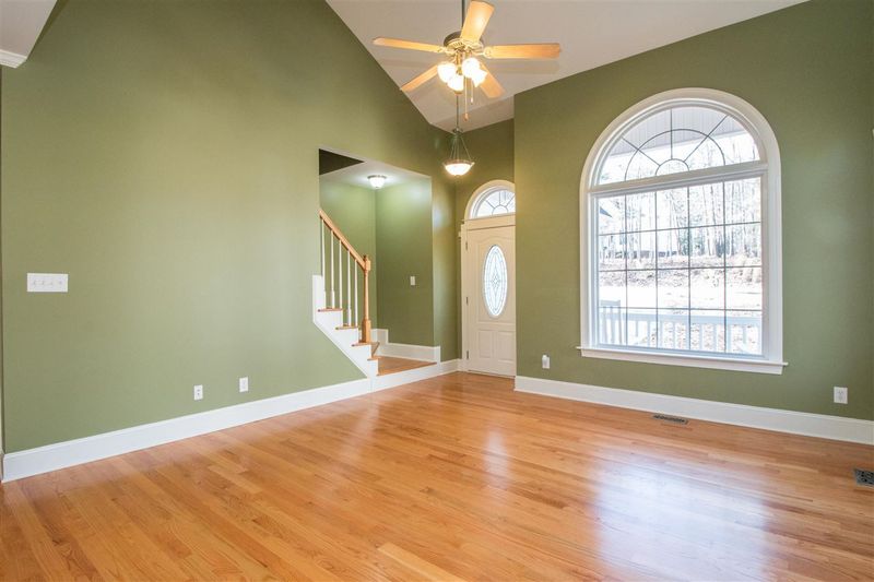 205 Sweetbriar Ct, Clayton, NC 27527