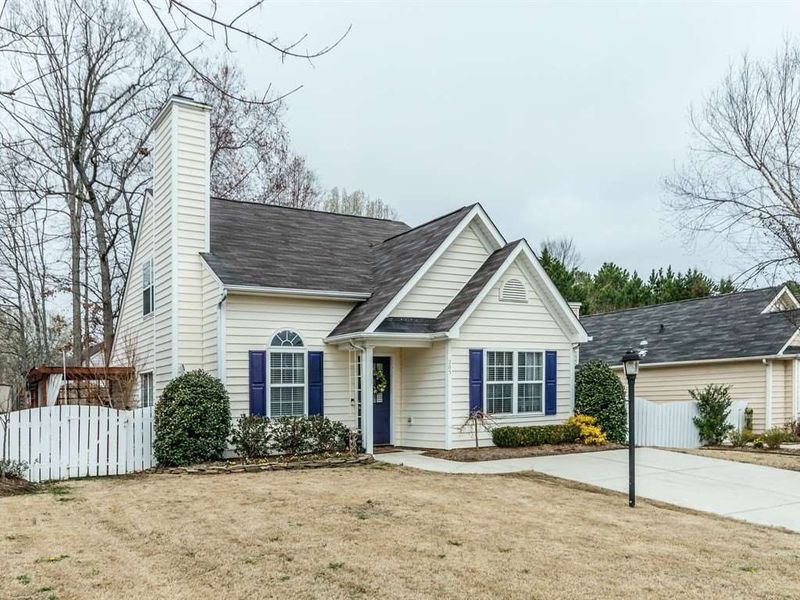 205 Thorncrest Dr, Apex, NC 27539