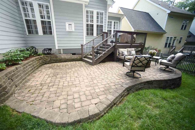 205 Thorndale Dr, Holly Springs, NC 27540