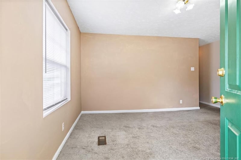 205 Waddell Dr, Fayetteville, NC 28301