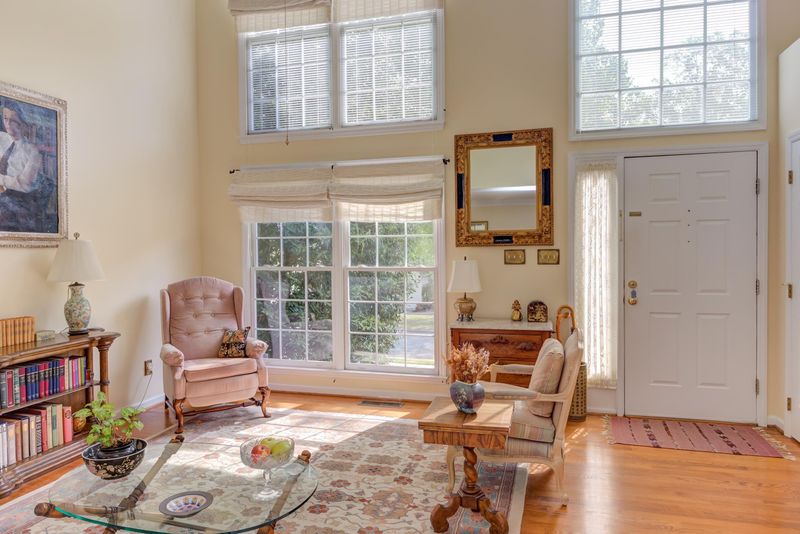 205 Windhover Dr, Chapel Hill, NC 27514