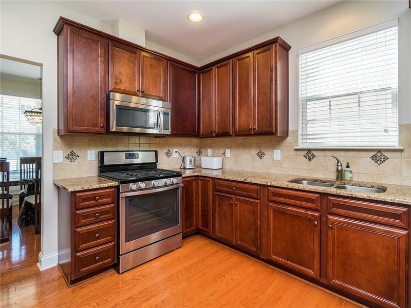 2051 Glenkirk Dr, Burlington, NC 27215