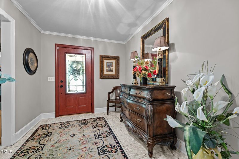 2053 Nottingham Ln, Burlington, NC 27215