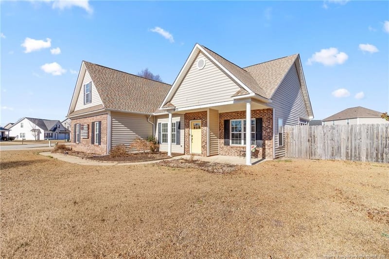 2053 Yellowbrick Rd, Fayetteville, NC 28314