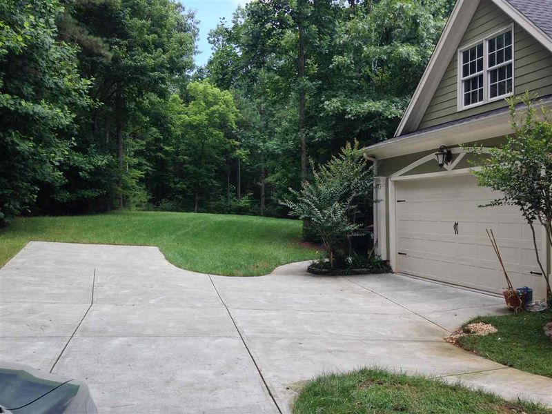 2054 Silverleaf Dr, Youngsville, NC 27596