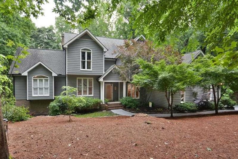 2056 Deer Trl, Clayton, NC 27527