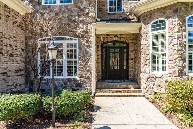 2057 Queen Charlotte Pl, Raleigh, NC 27610