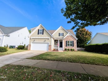 206 Acorn Falls Ct, Holly Springs, NC 27540