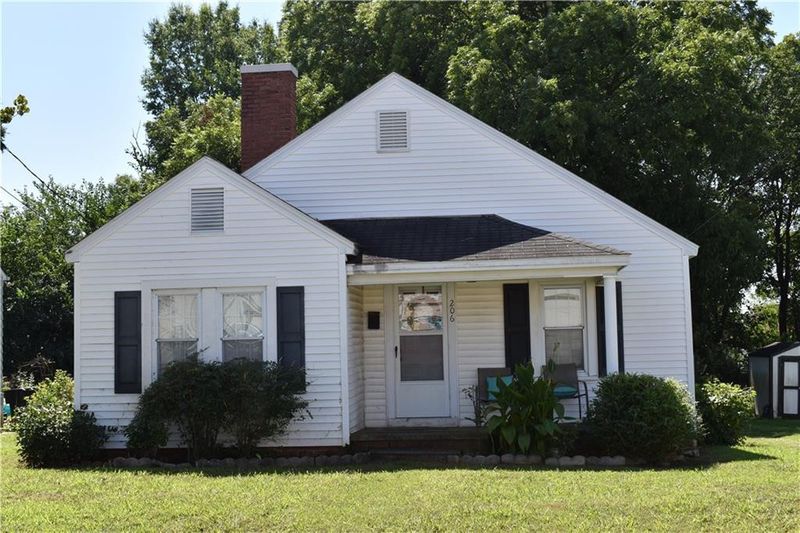 206 Archer St, Burlington, NC 27215