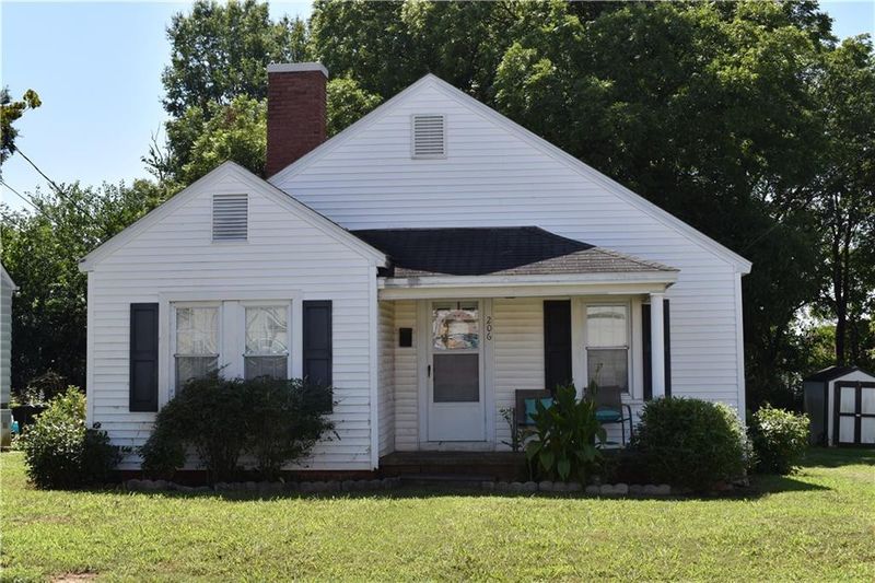 206 Archer St, Burlington, NC 27215