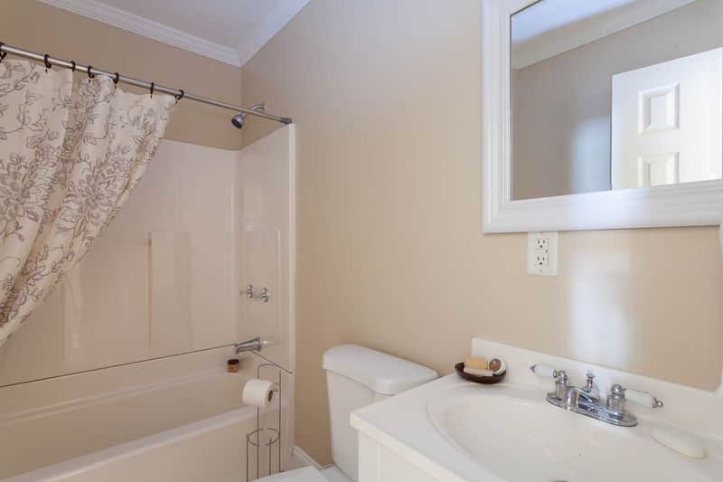 206 W Barbee St, Zebulon, NC 27597