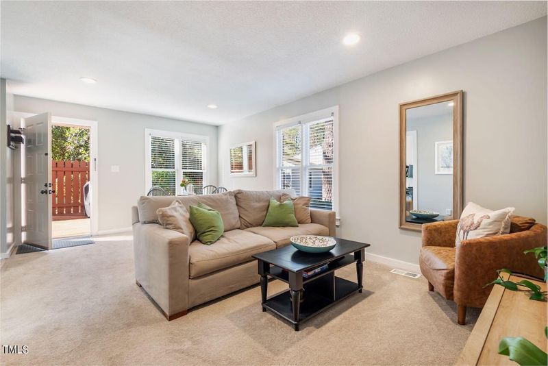 206 Carmichael Ct, Cary, NC 27511