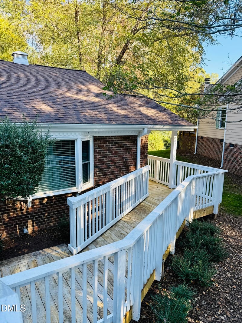 206 Colonial Townes Ct, Cary, NC 27511
