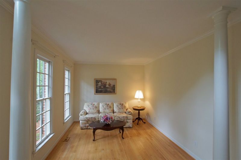 206 Cranborne Ln, Cary, NC 27519