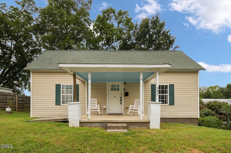 206 S Ellington St, Clayton, NC 27520