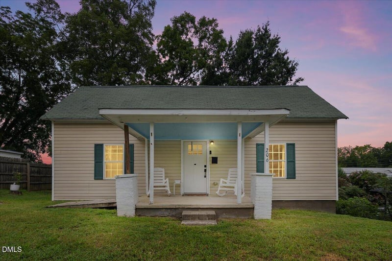 206 S Ellington St, Clayton, NC 27520