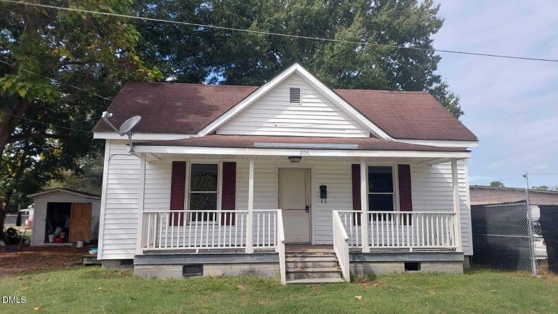 206 S Ethel St, Selma, NC 27576