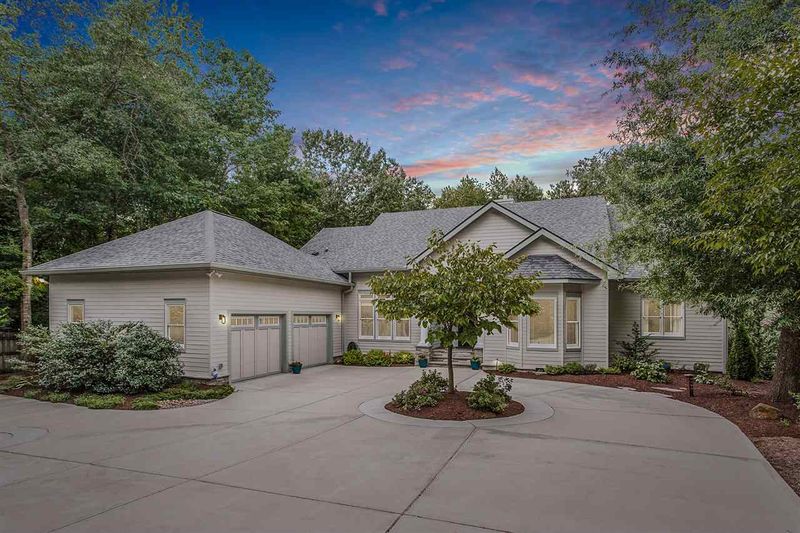 206 Helmsdale Dr, Chapel Hill, NC 27517