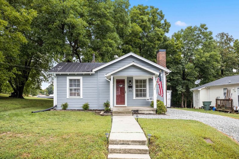 206 E Hill St, Graham, NC 27253