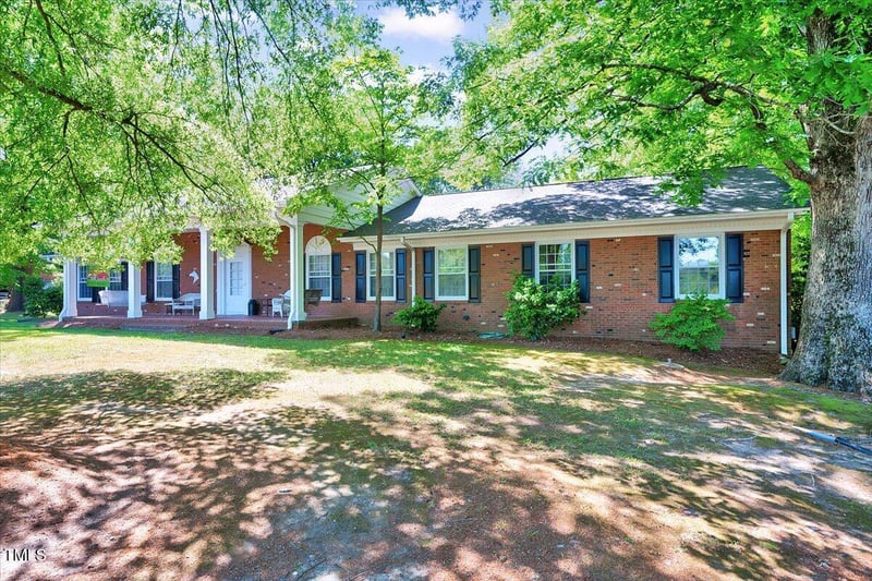 206 Kittys Ln, Erwin, NC 28339