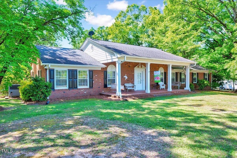 206 Kittys Ln, Erwin, NC 28339