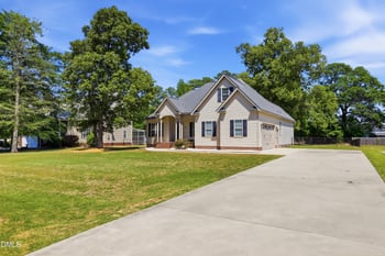 206 Laurel Dr, Pikeville, NC 27863