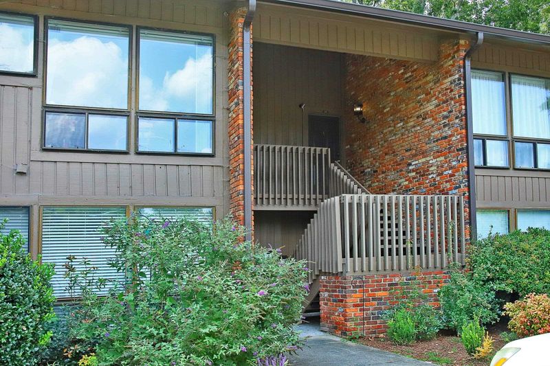206 Oak Tree Dr #206, Chapel Hill, NC 27517