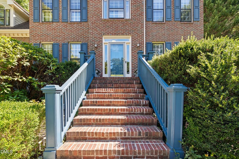 206 Park Valley Ln, Cary, NC 27519