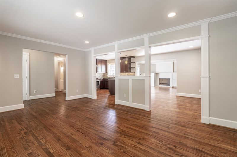 206 Pinecroft Dr, Raleigh, NC 27609
