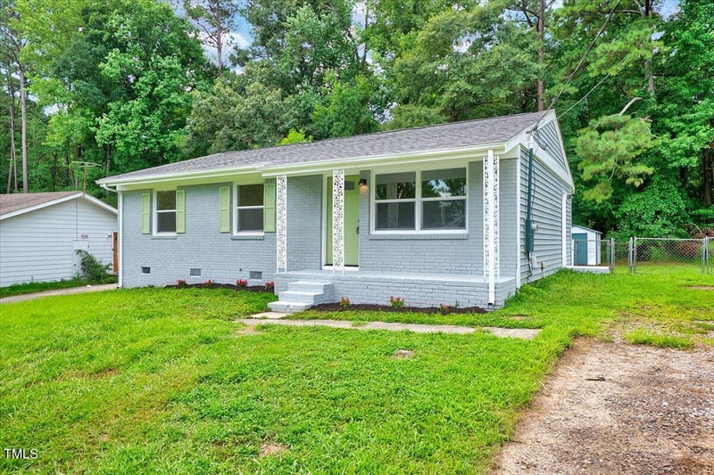 206 Plaza Dr, Garner, NC 27529