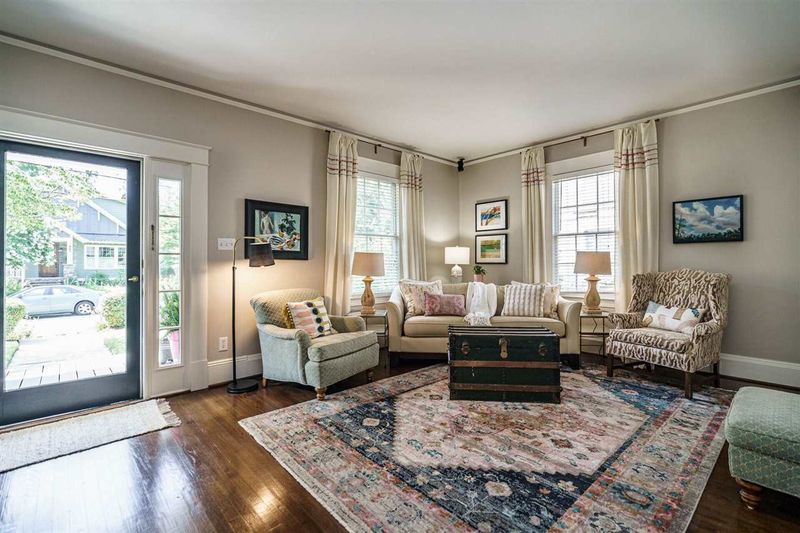 206 W Roanoke Park Dr, Raleigh, NC 27608